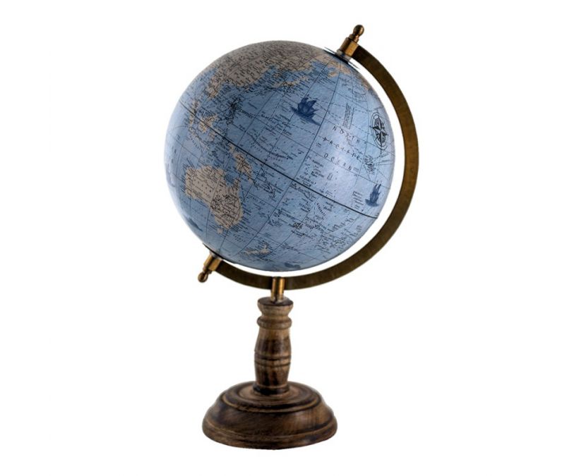 Globus ozdobny na drewnianej podstawie