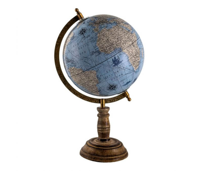 Globus ozdobny na drewnianej podstawie