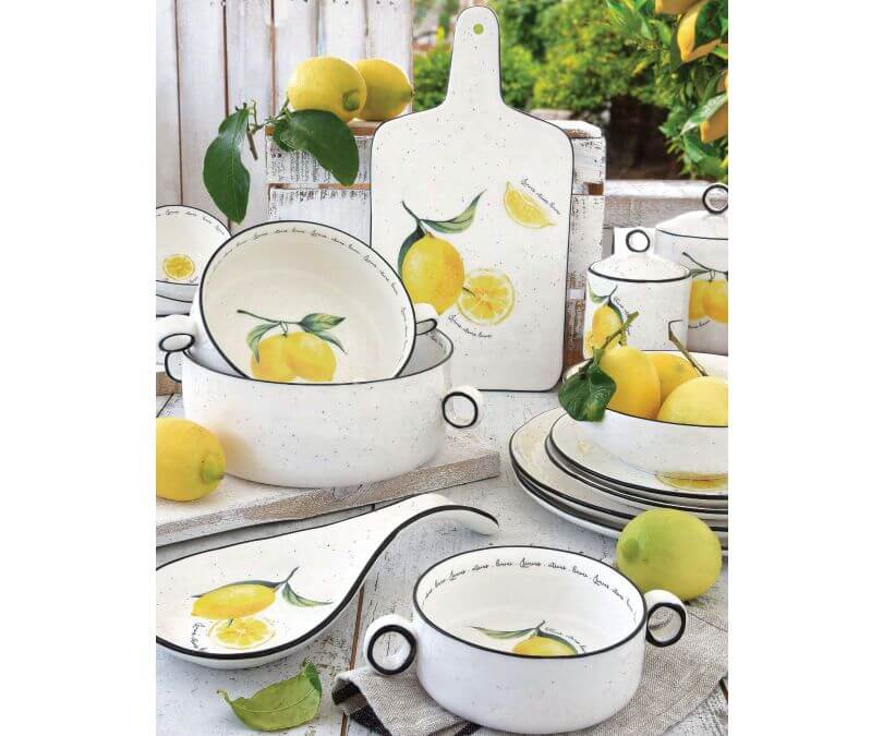 Porcelanowa filiżanka z talerzykiem poj. 250 ml w kolorowym opakowaniu
