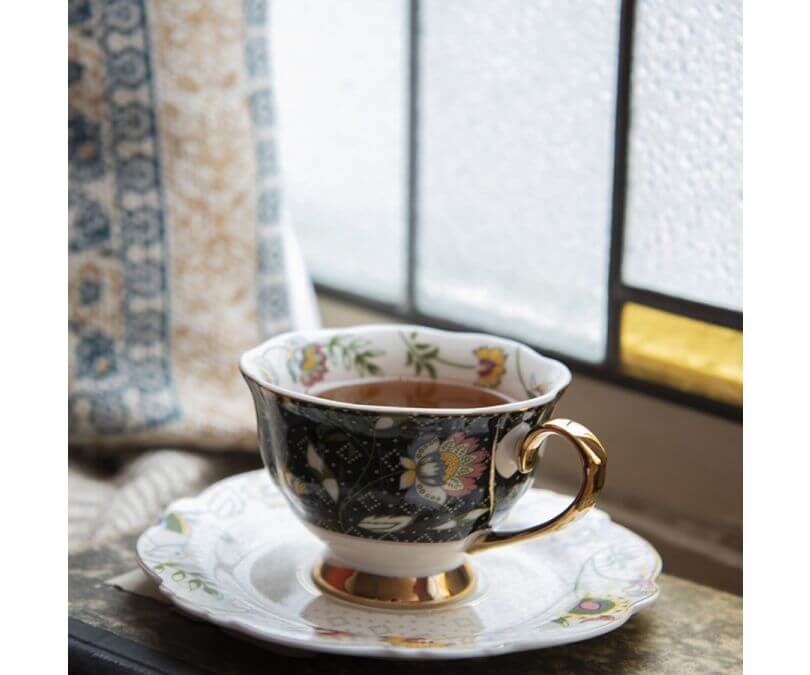 Filiżanka porcelowa kwiaty na czarno-złotym tle 200 ml komplet 2 szt.